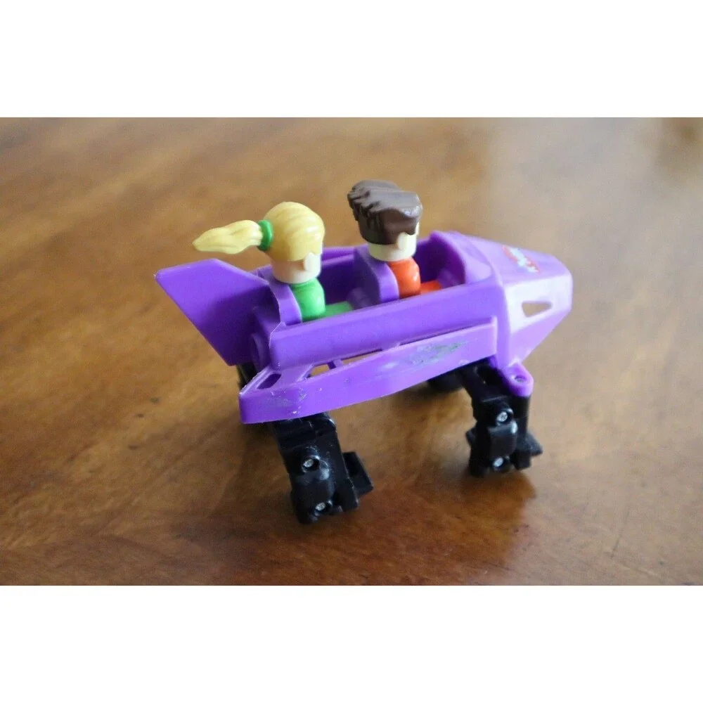 Knex Rippin' Rocket Coaster Replacement Part: K'nex Boy and Girl in Car has wear
